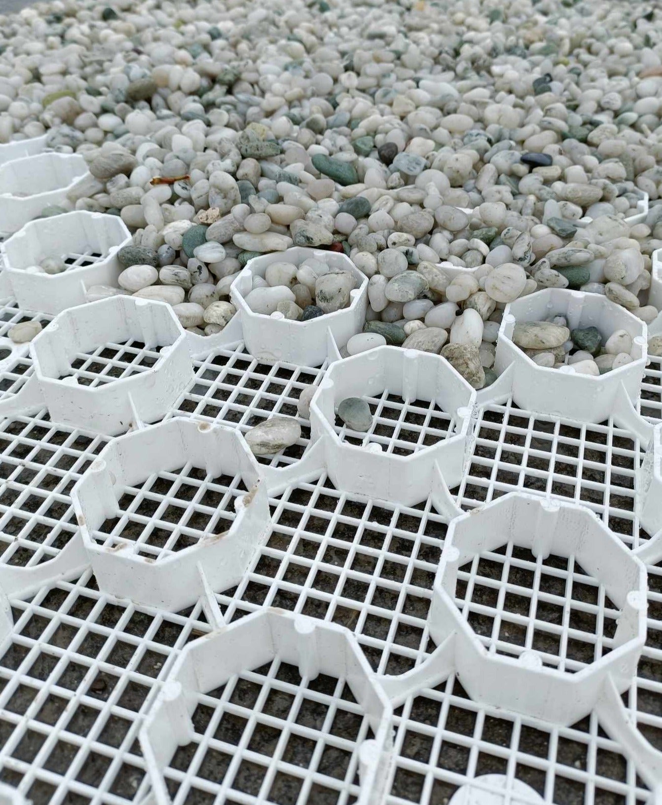 Pebblelock White